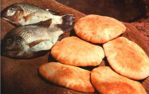 twobreadfivefish
